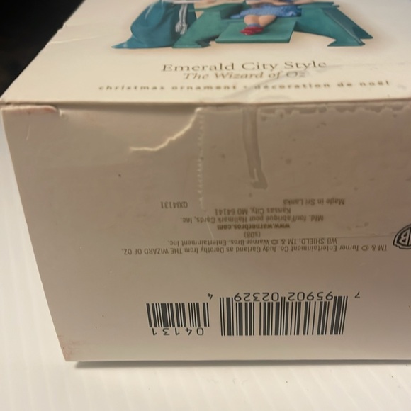 2008 Hallmark ornament of Dorothy and Toto from The Wizard of Oz - Picture 6 of 6